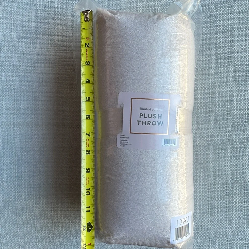 Ulta beauty Cozy Plush throw limited edition